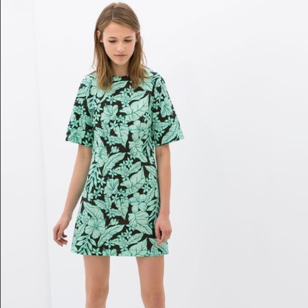 5 for $30 SALE‼️Zara Graphic Floral Print Dress